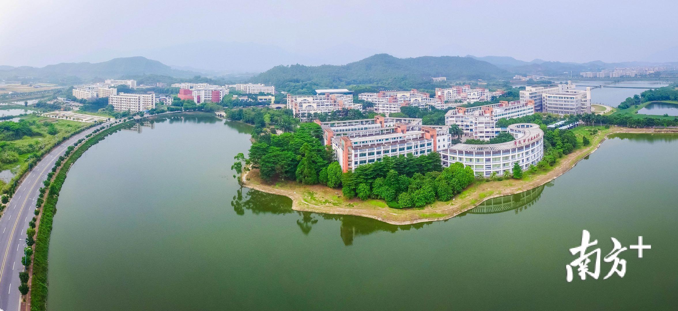 三二分段专升本，提升学历，拓宽职业道路